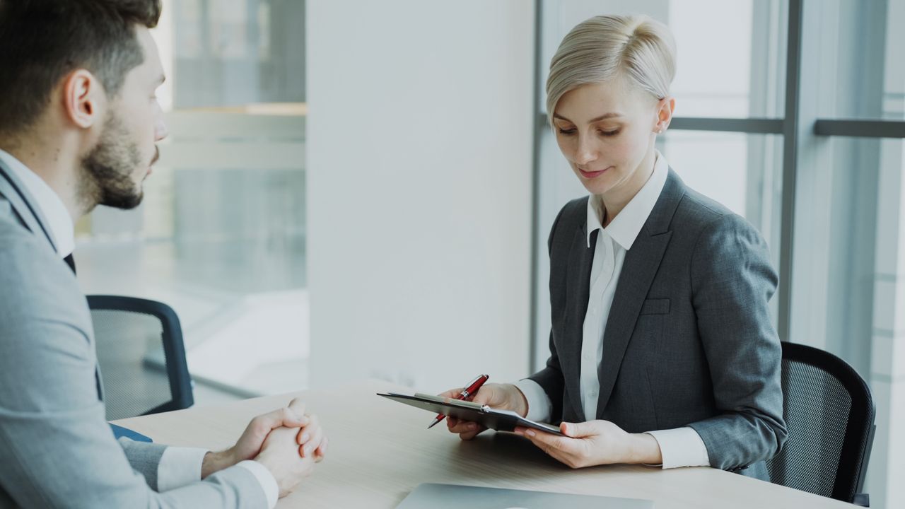 Recruter un Agent Commercial : Contrat, Commissions et Pièges