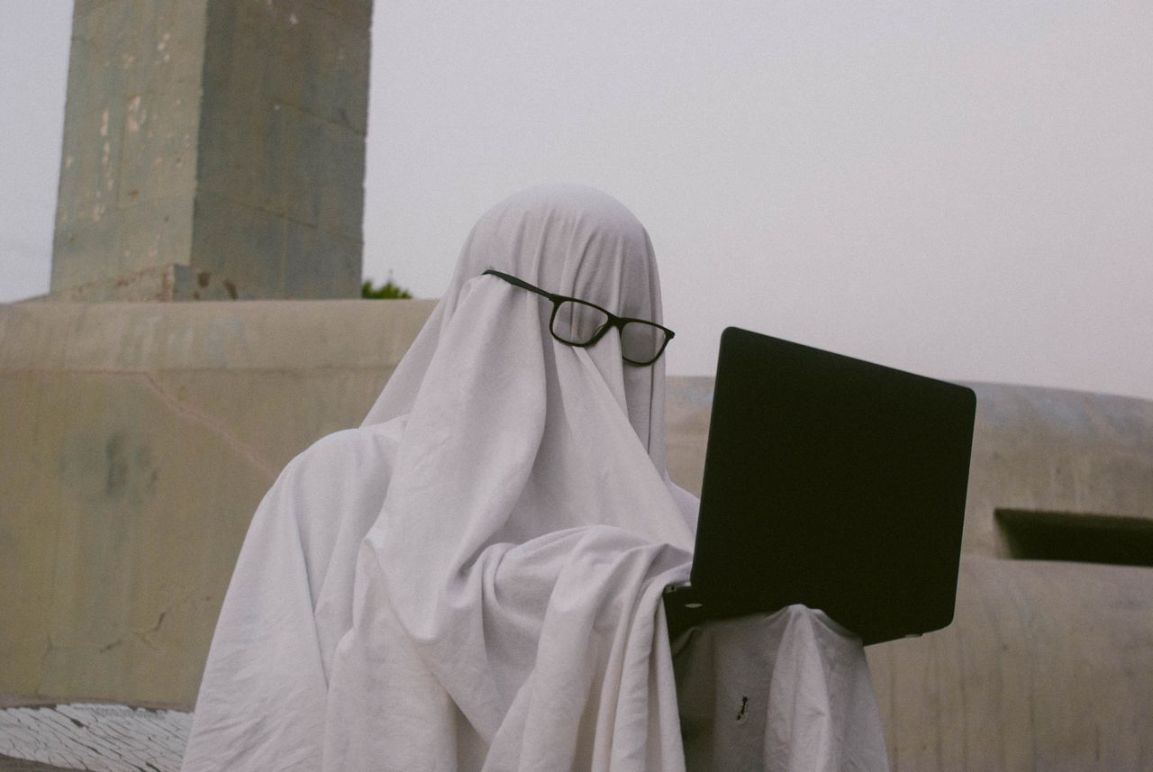 Ghostwriting : Lancer une Offre Rentable en Écrivant pour les Autres