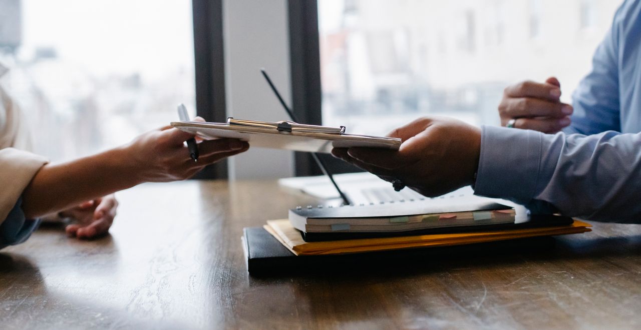 Handover Procédure : Comment Transmettre un Poste Sans Perte d’Information