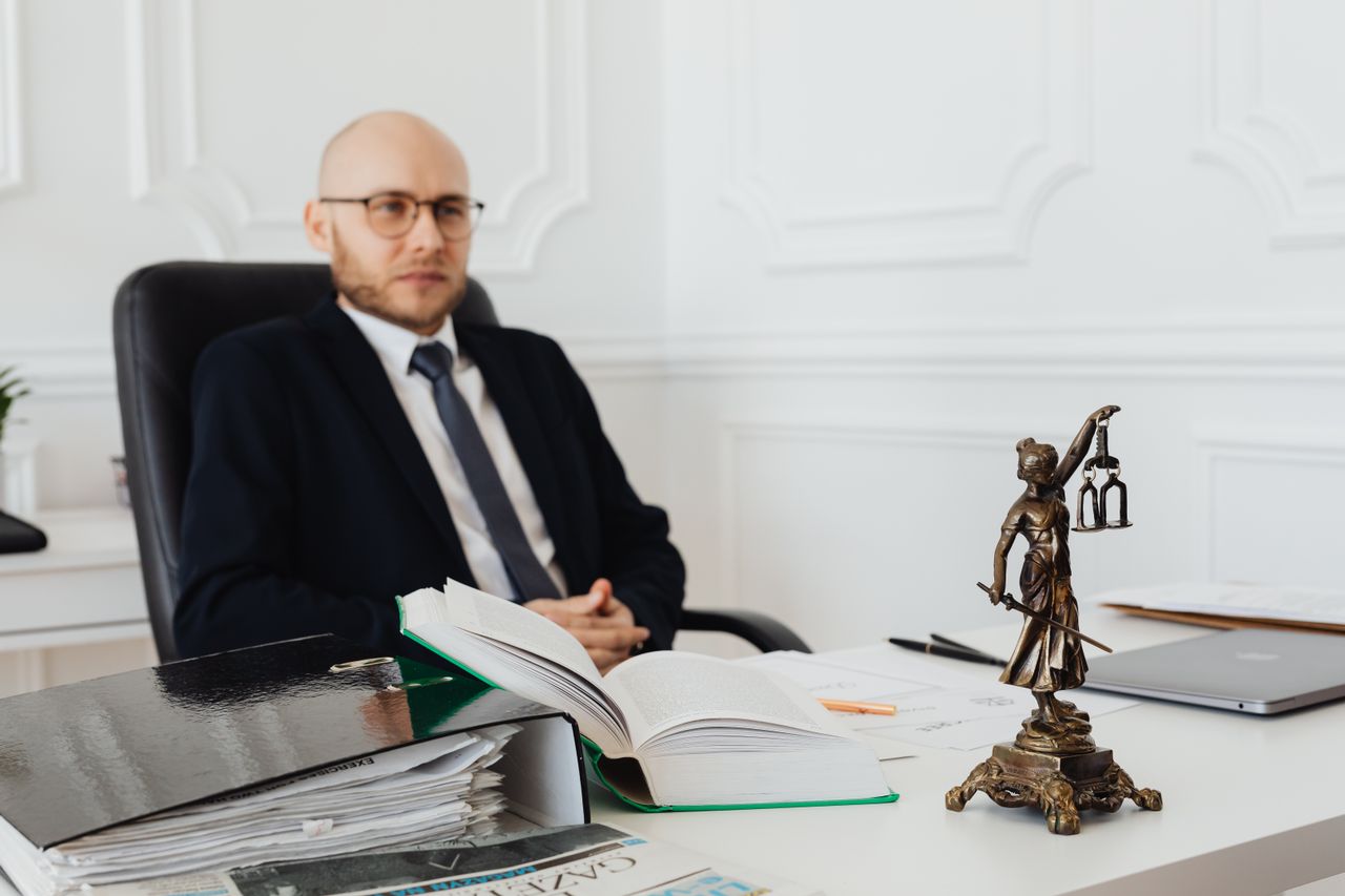 Ouvrir Son Cabinet d’Avocat : Les Réalités Économiques de l’Indépendance