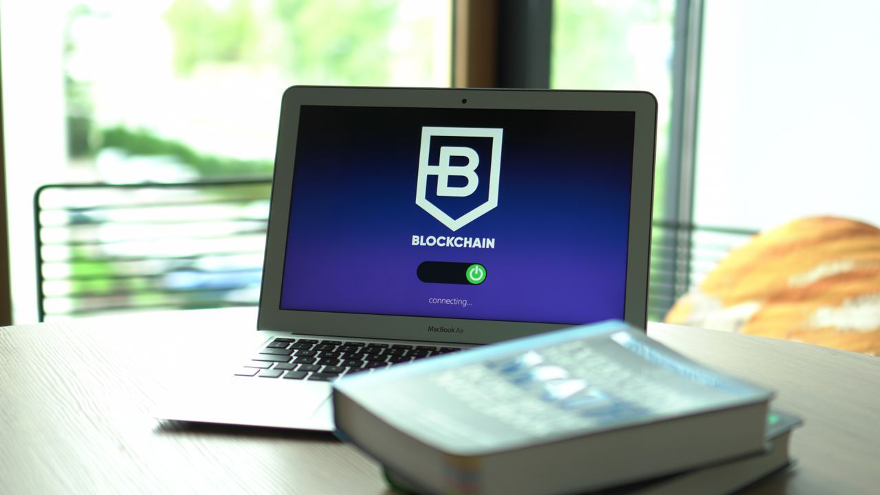 Blockchain pour Entrepreneurs : Les Cas d’Usage Concrets au-delà du Buzz