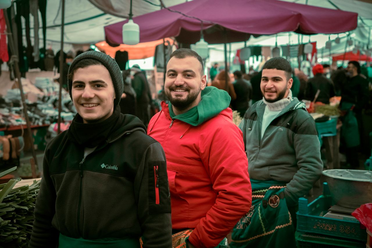 S’Implanter Localement : Comment les Entrepreneurs Construisent une Communauté Autour d’Eux