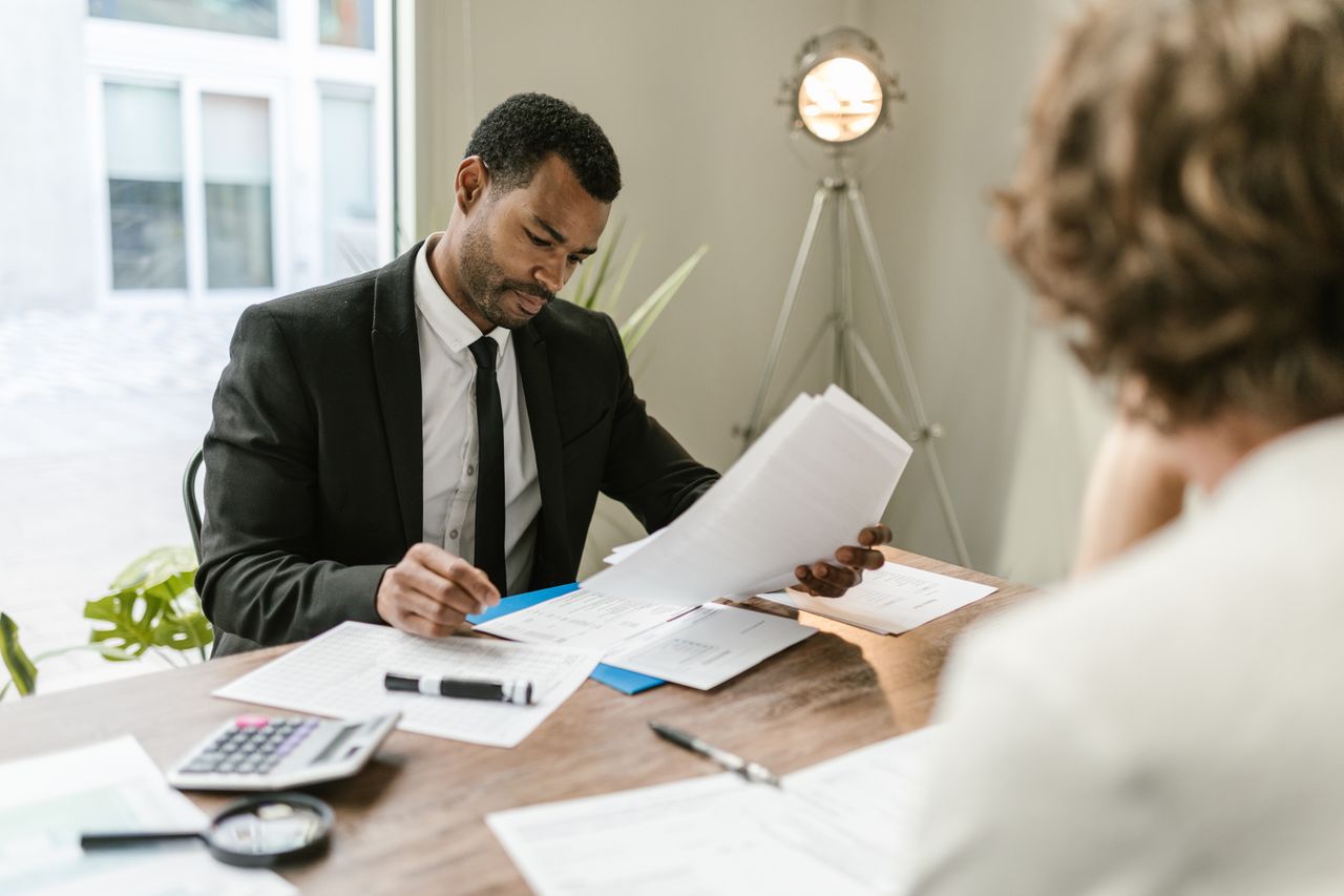 Devenir Courtier en Crédit Indépendant : Formation, Statut et Revenus