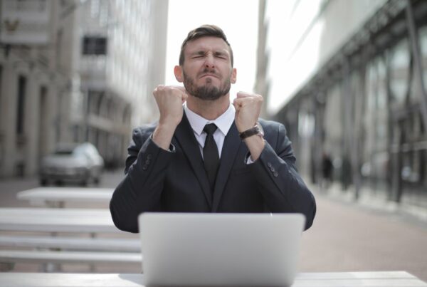 résilience mentale fondateur-Entrepreneur Anonyme Stratégie des Fractales
