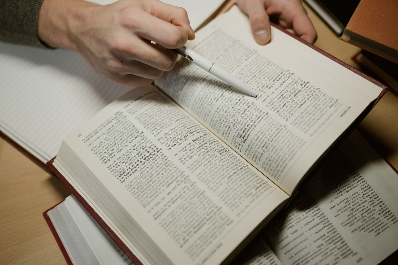 Traducteur Freelance : Se Spécialiser pour Tripler Ses Tarifs